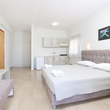 Vicky Apartment Hanioti Bagian luar foto